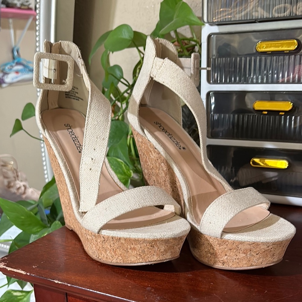 Shoe Dazzle Cream Wedge Sandals with Cork Sole